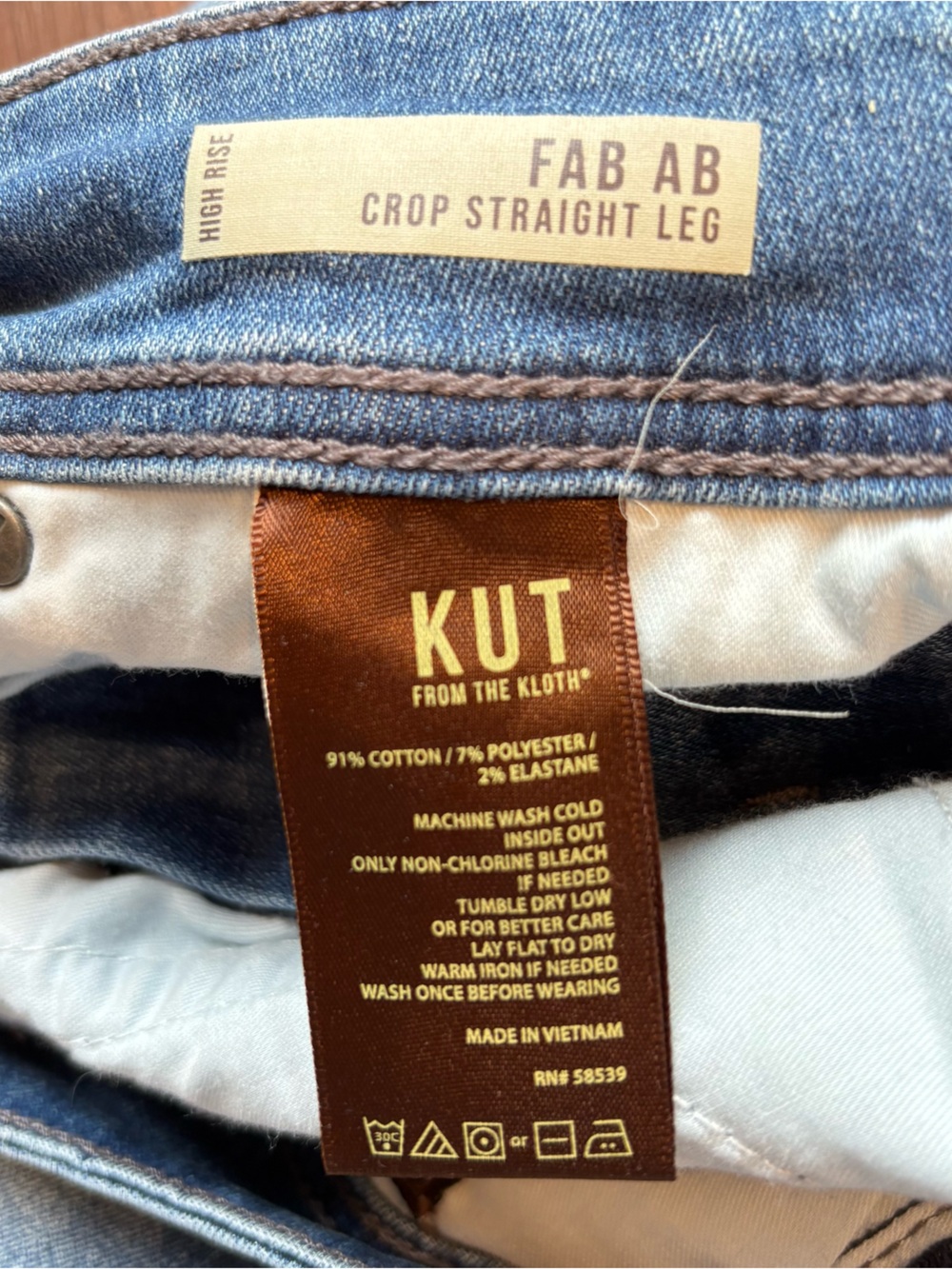 Kut from the Kloth Fab Ab Crop Straight Leg Jeans Coastal Light Wash Capsule 2 - Picture 3 of 8
